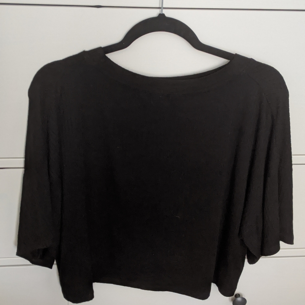 Black Crop Top hearts and hips size large